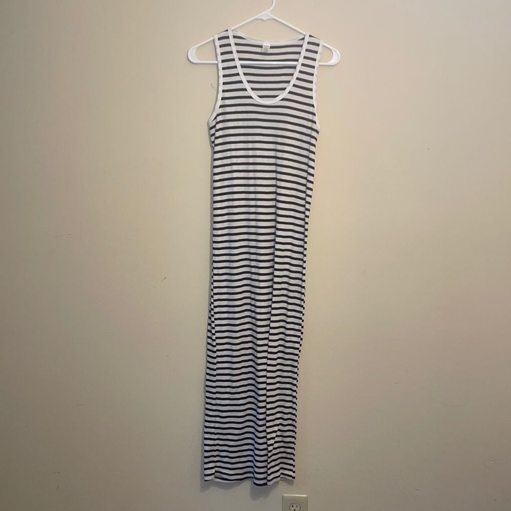 🤩Simple Black and White Striped Long Dress - sz M